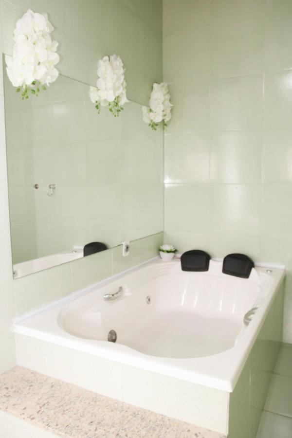 Queen Suite with Spa Bath,955390846:JPEG
